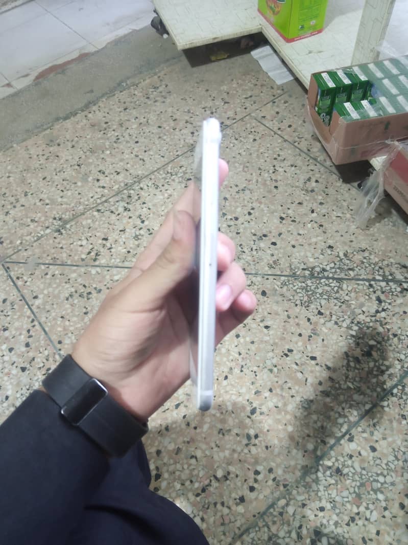 Apple iPhone 7 3