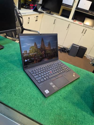lenovo thinkpad x1 carbon core i7 10th gen 10/10 condition