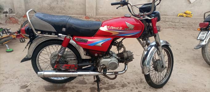honda 70 bike 2009 model urgent sale chasis break but works perfectly
