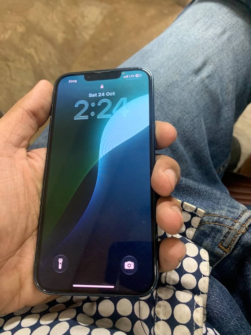 Apple iPhone 13 2