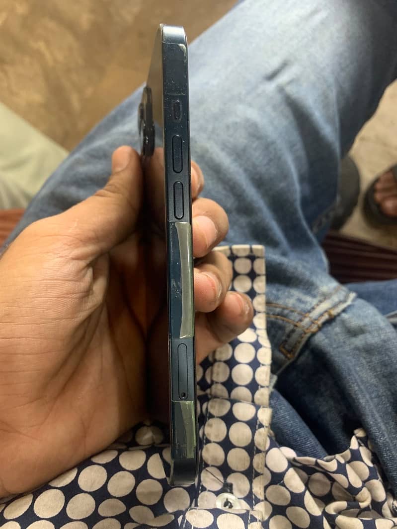 Apple iPhone 13 4