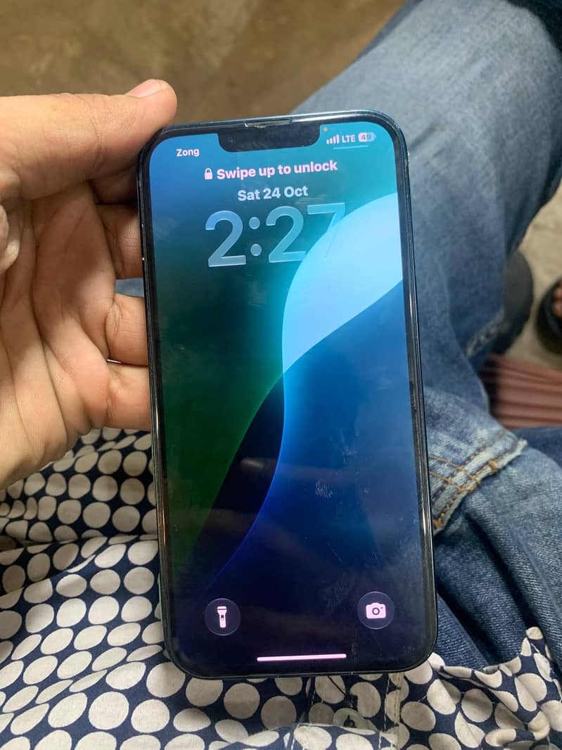 Apple iPhone 13 5