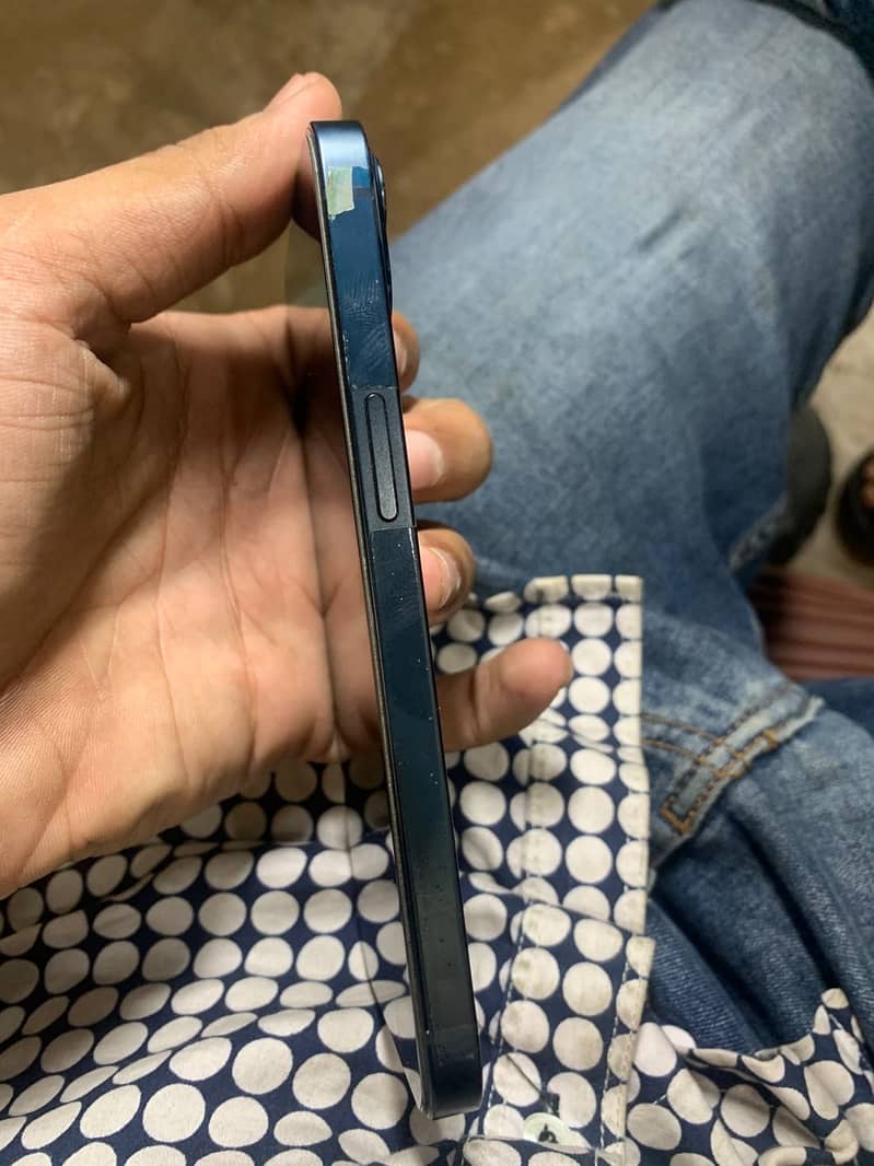 Apple iPhone 13 8