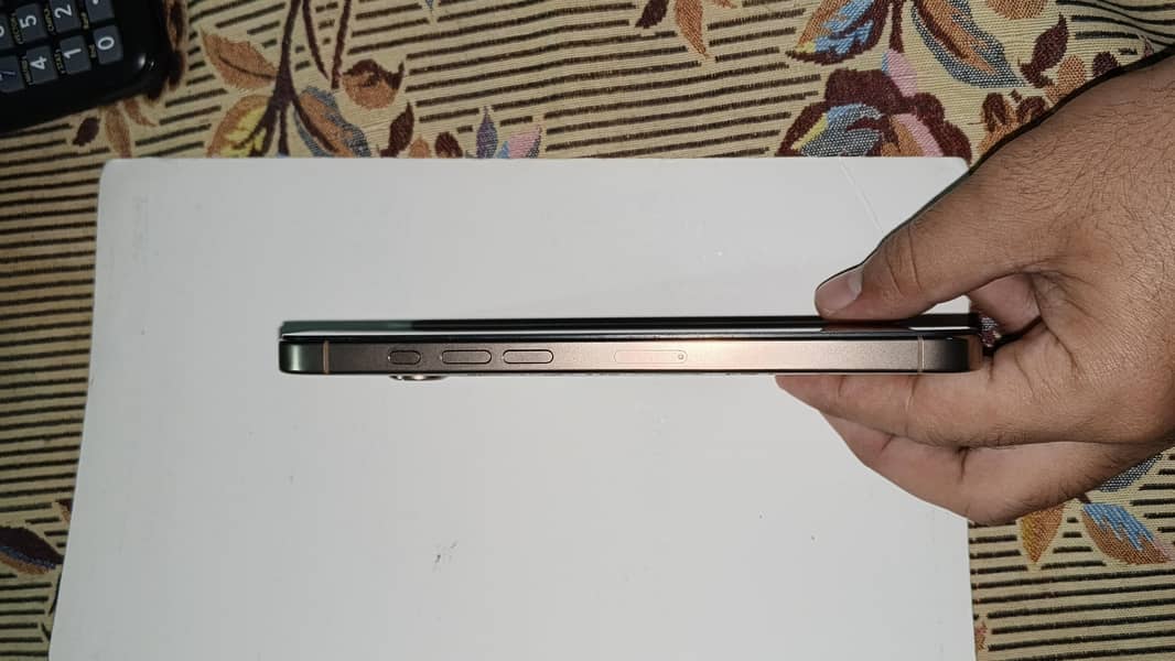 Apple iPhone 16 5