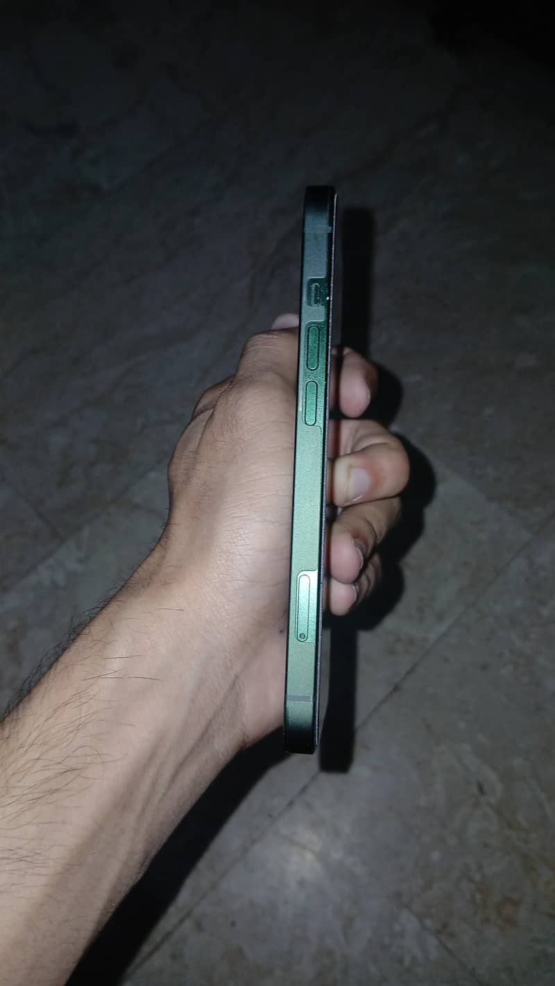 Apple iPhone 13 2