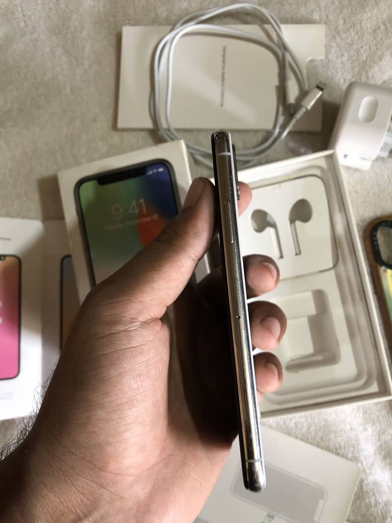 Apple iPhone X 5