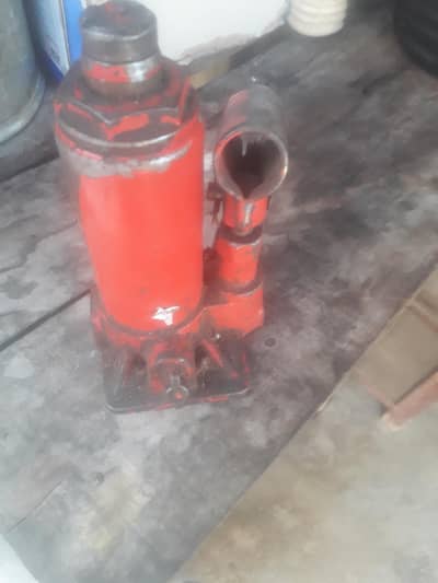 Car raksha jak used larkana