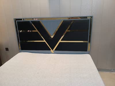 bed for sale matresss sath nai ha khali bed ha or dresing