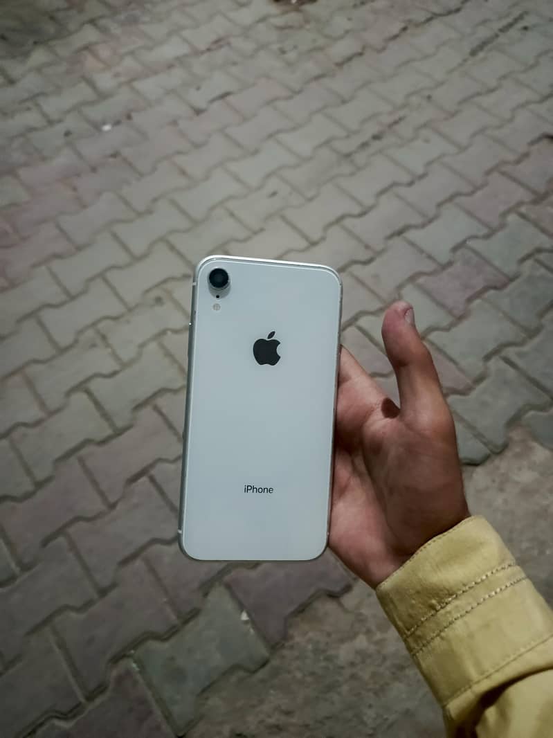 Apple iPhone XR 0