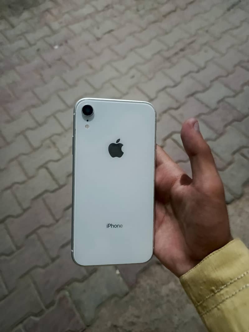 Apple iPhone XR 1