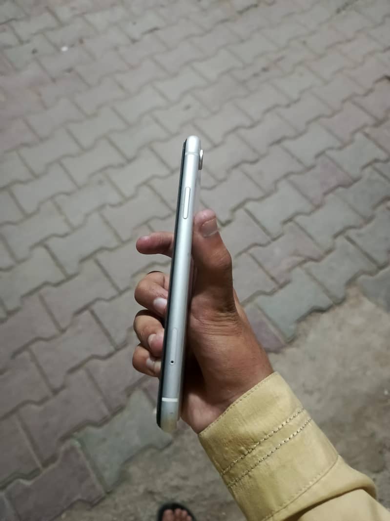 Apple iPhone XR 5