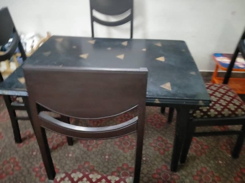 Dining table 0