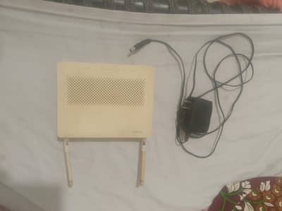 Huawei Original WiFi Router with Adapter | Good Working Condition