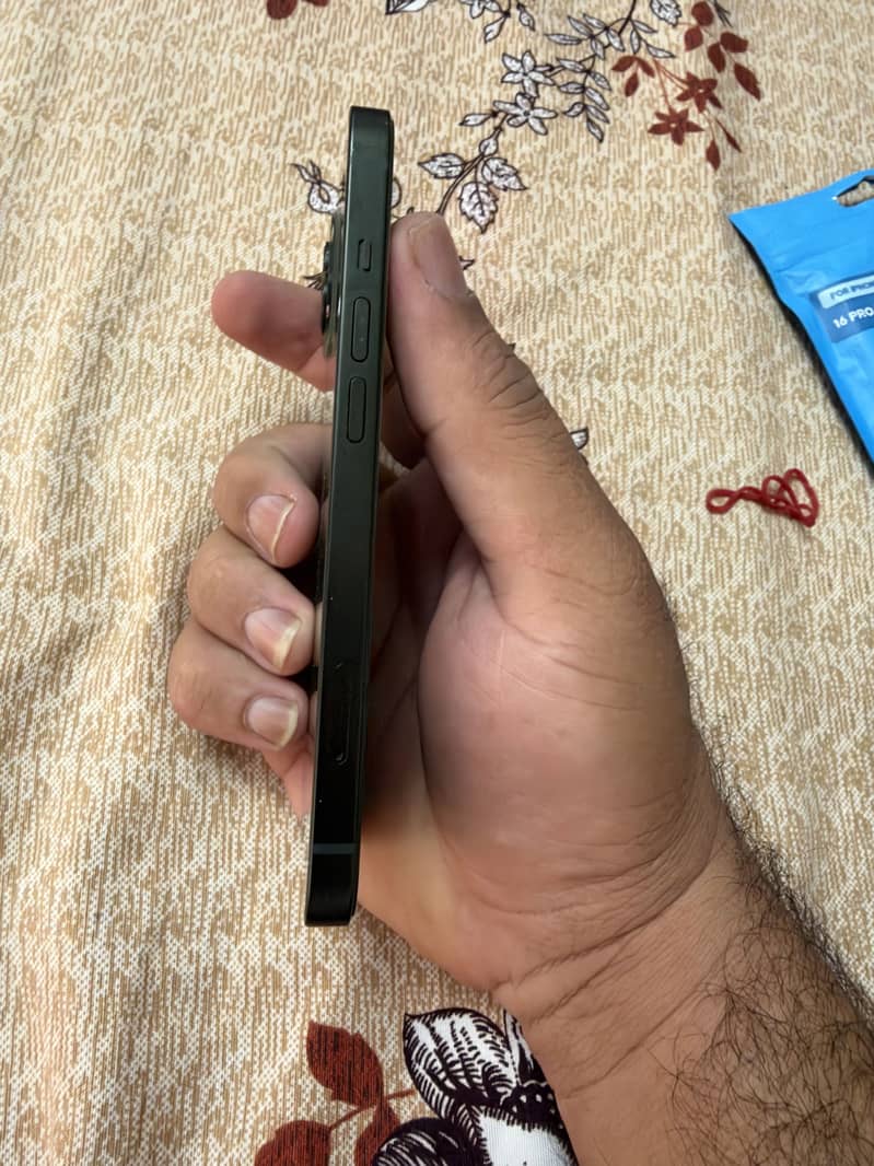 Apple iPhone 13 1