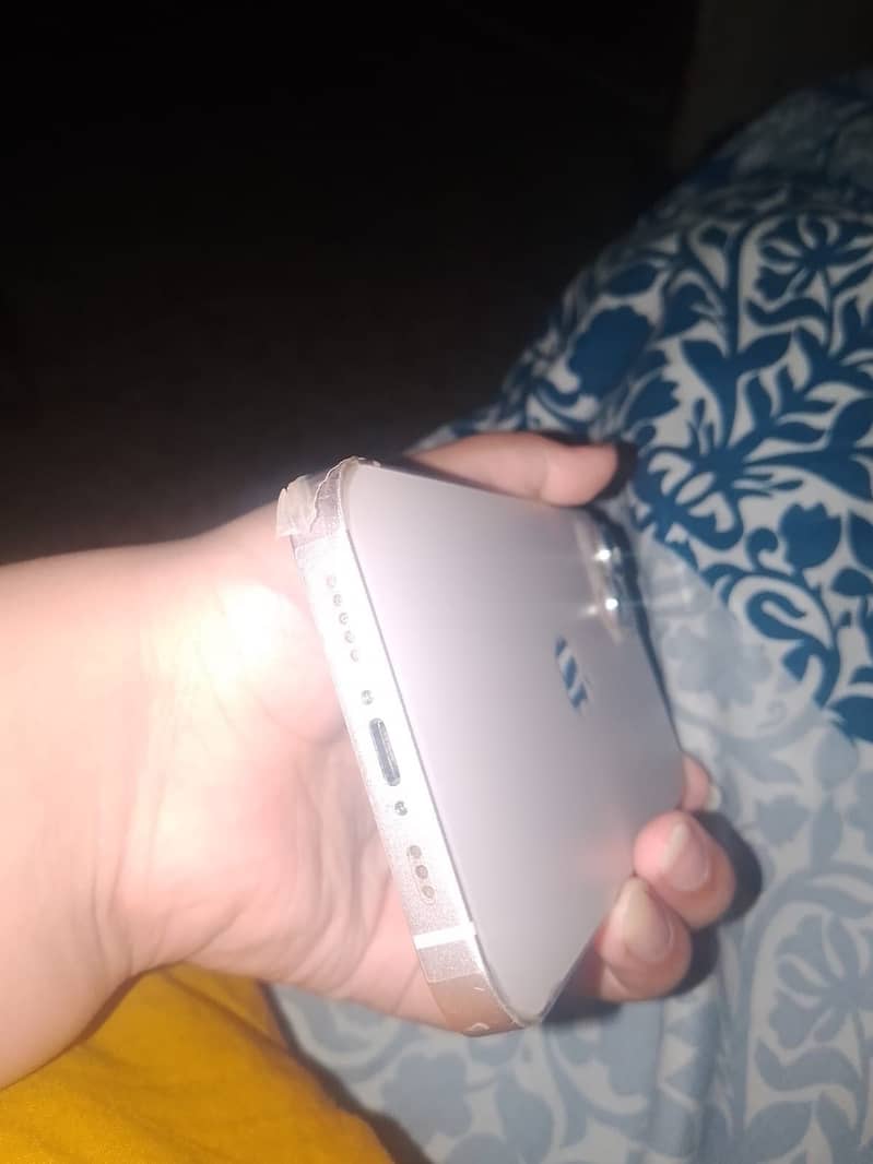 Apple iPhone 13 2