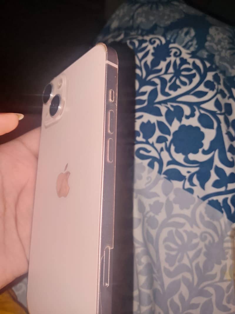 Apple iPhone 13 4