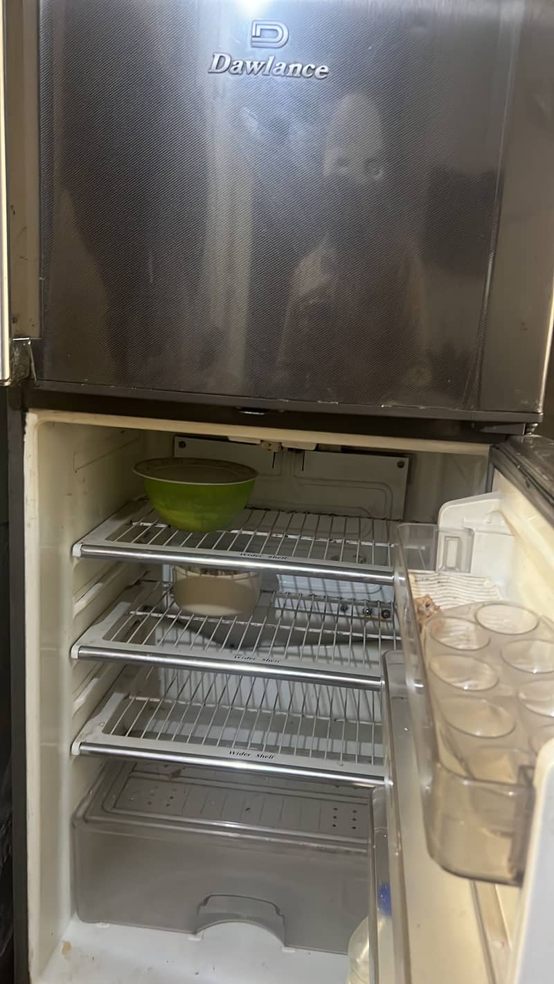 Dawlance medium size fridge 1
