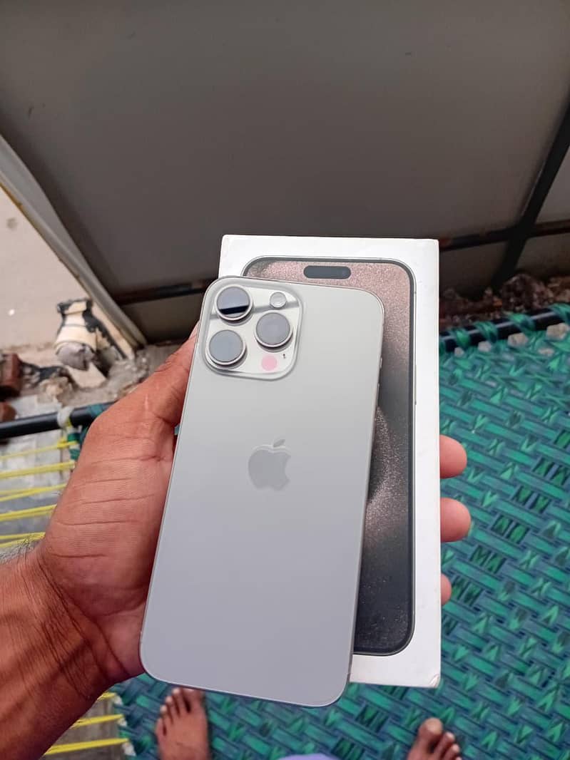 Apple iPhone 15 Pro Max 3