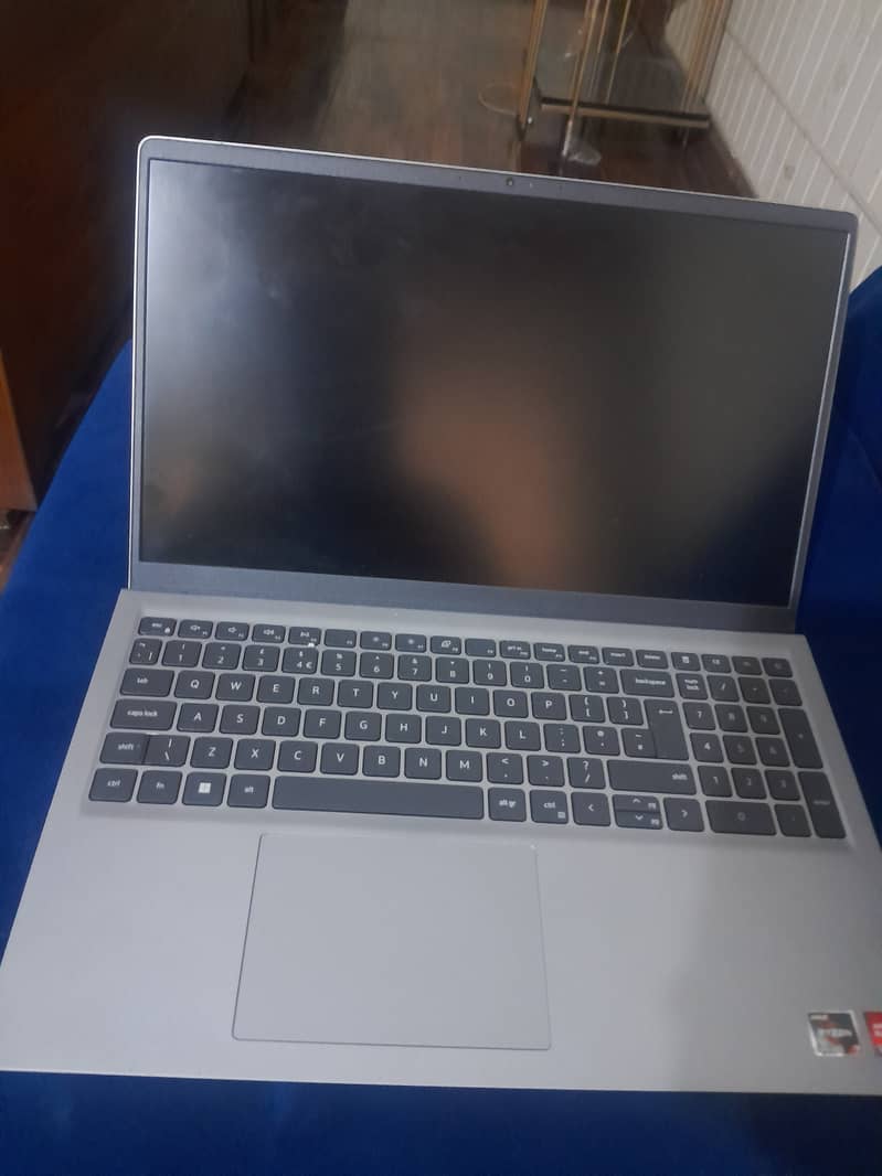 Dell vostro 3525/AMD RYZON 7  5825 u 0