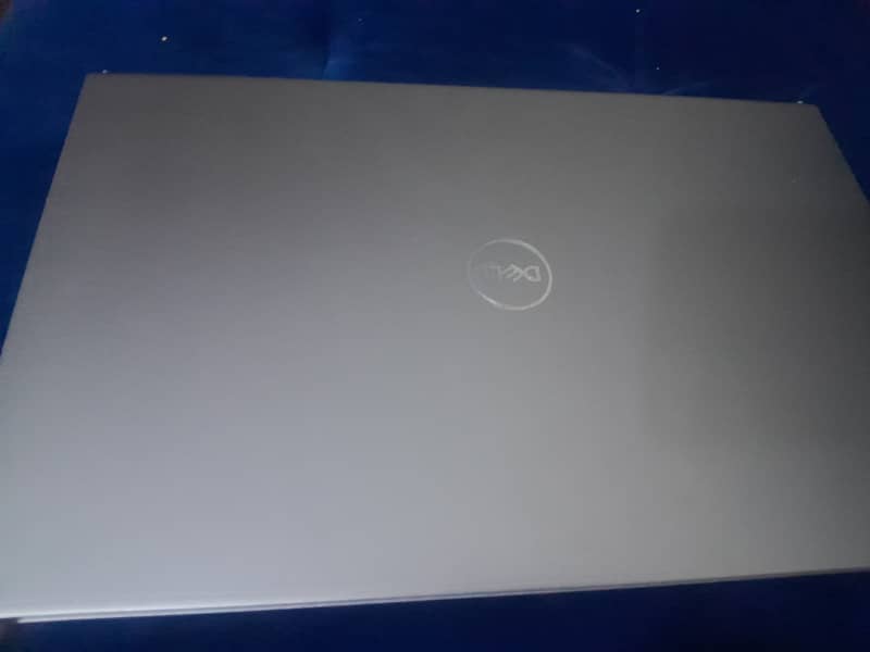 Dell vostro 3525/AMD RYZON 7  5825 u 1