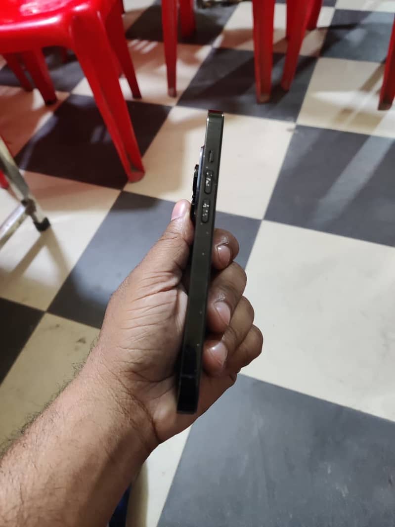 Apple iPhone 14 Pro 4