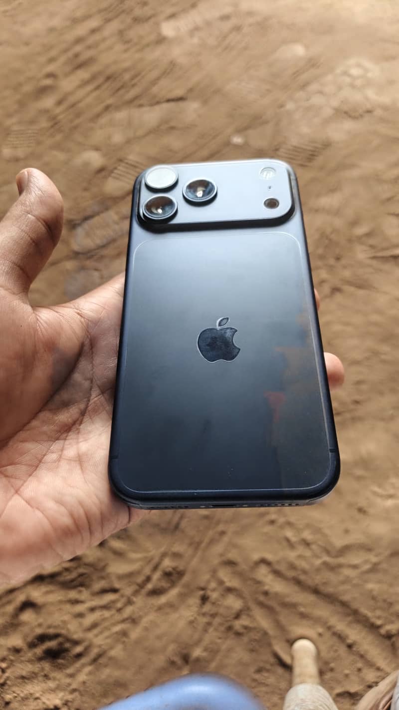 Apple iPhone 17 Pro Max 2