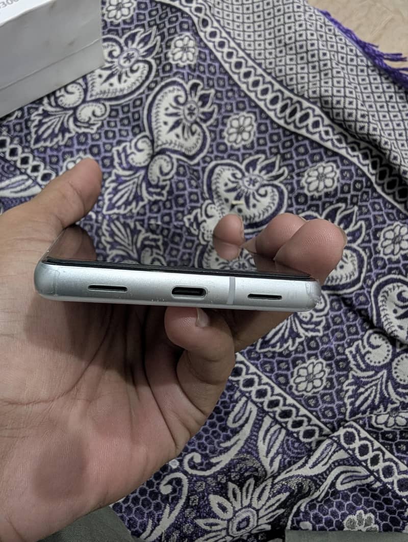 Google Pixel 7a 4