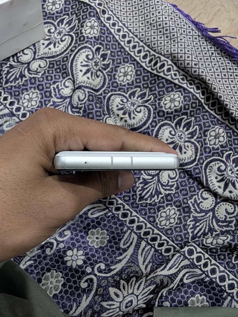 Google Pixel 7a 5
