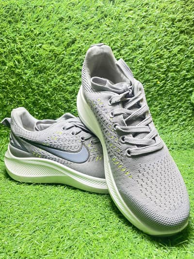Nike shoes available in 7/40 number