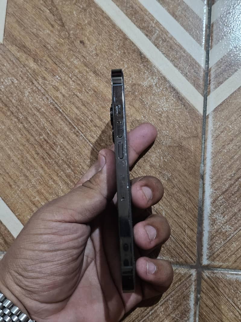 Apple iPhone 13 Pro 4