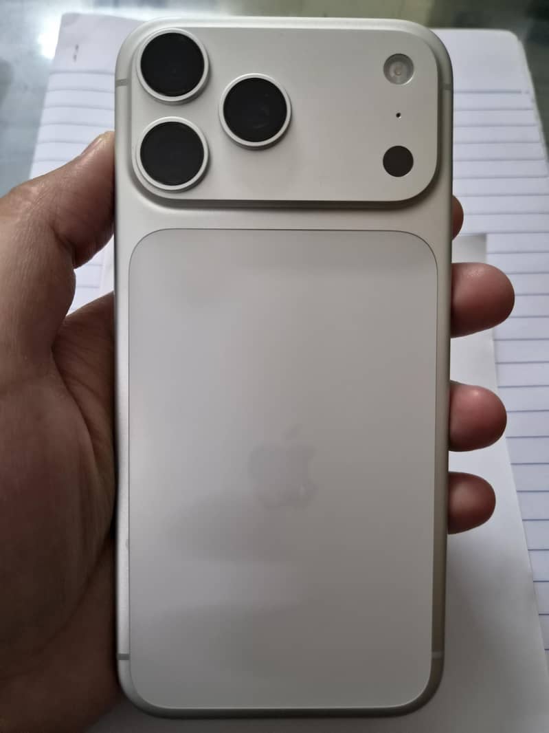 Apple iPhone 17 Pro Max 1
