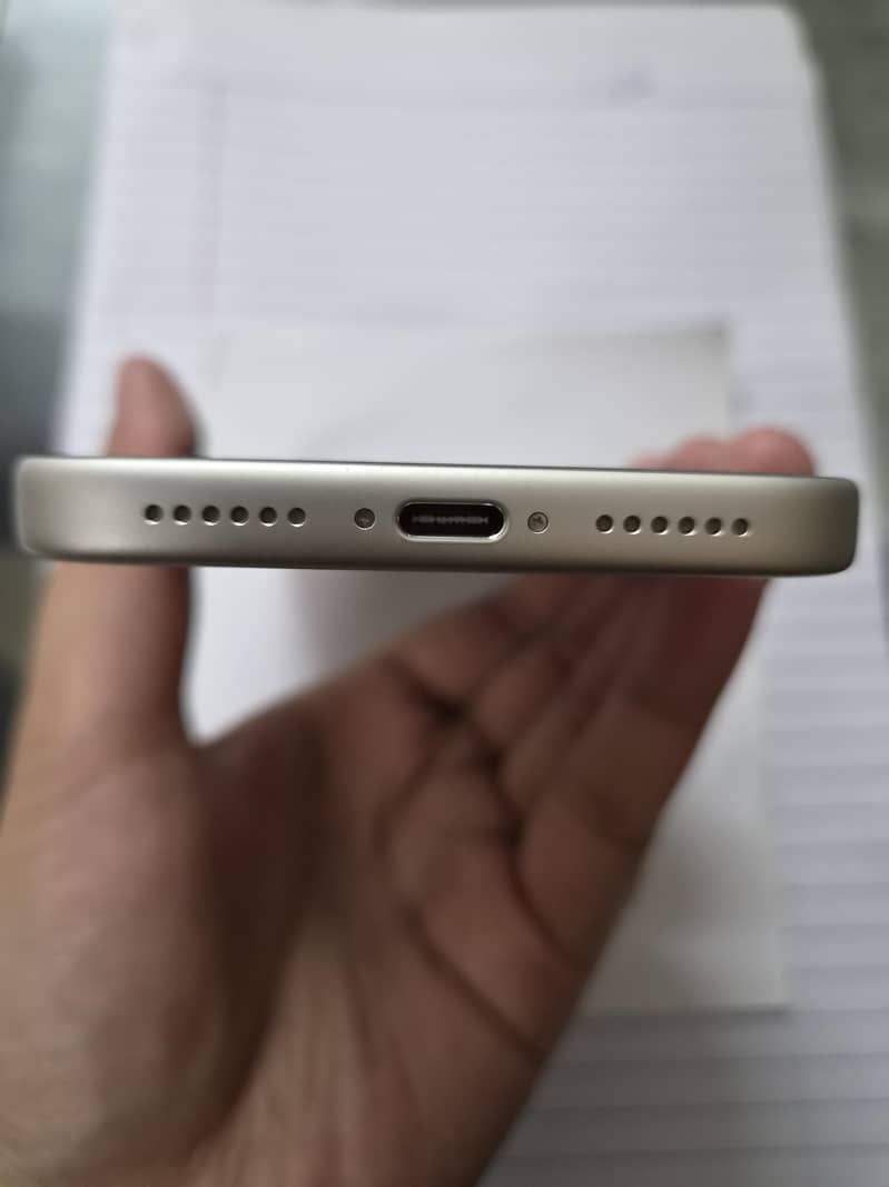 Apple iPhone 17 Pro Max 4