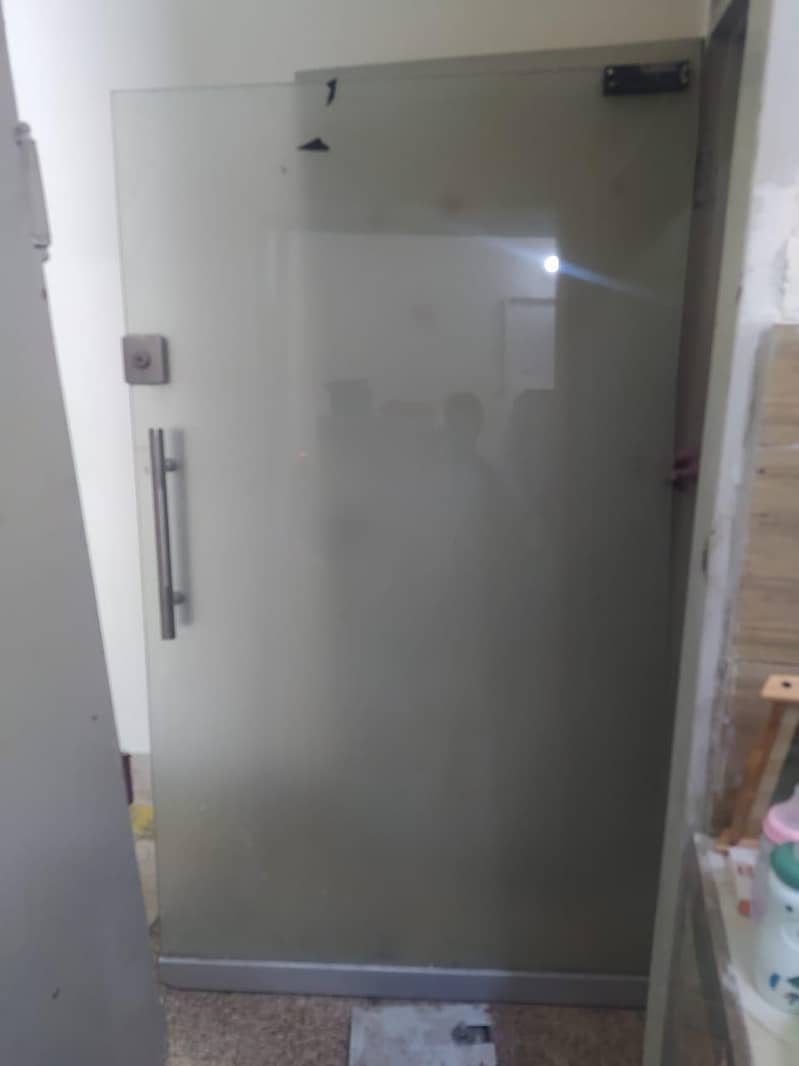 Glass door 0