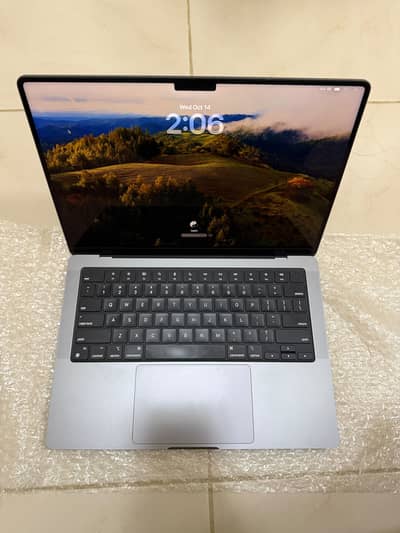 MacBook Pro M3 14” | 8GB RAM | 1TB SSD