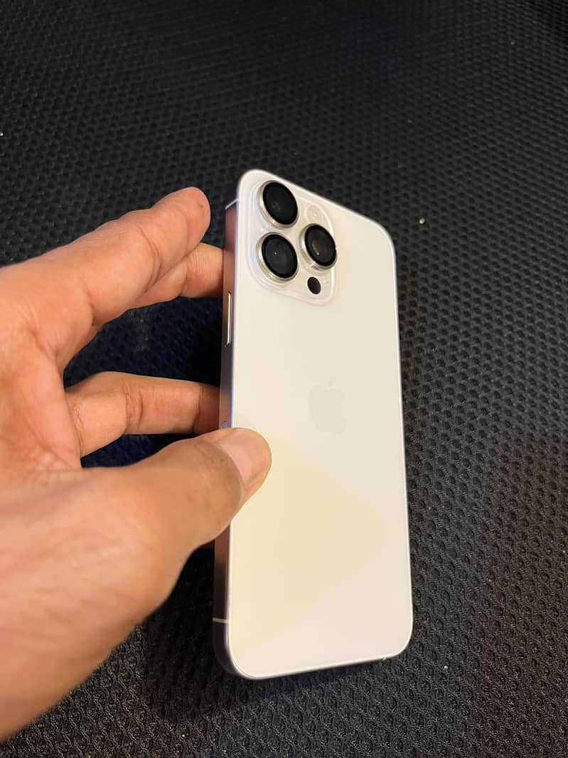 Apple iPhone 15 Pro Max 5