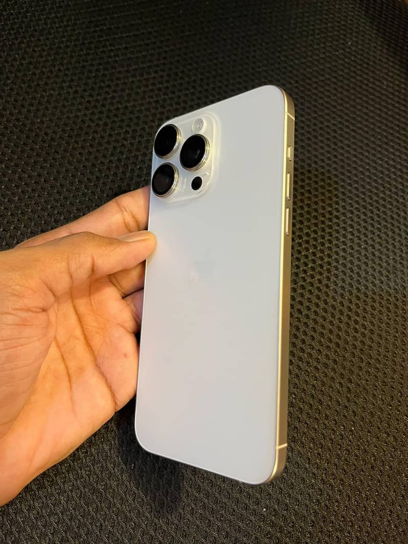 Apple iPhone 15 Pro Max 7
