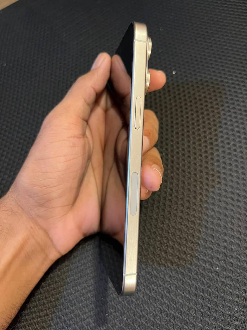 Apple iPhone 15 Pro Max 8