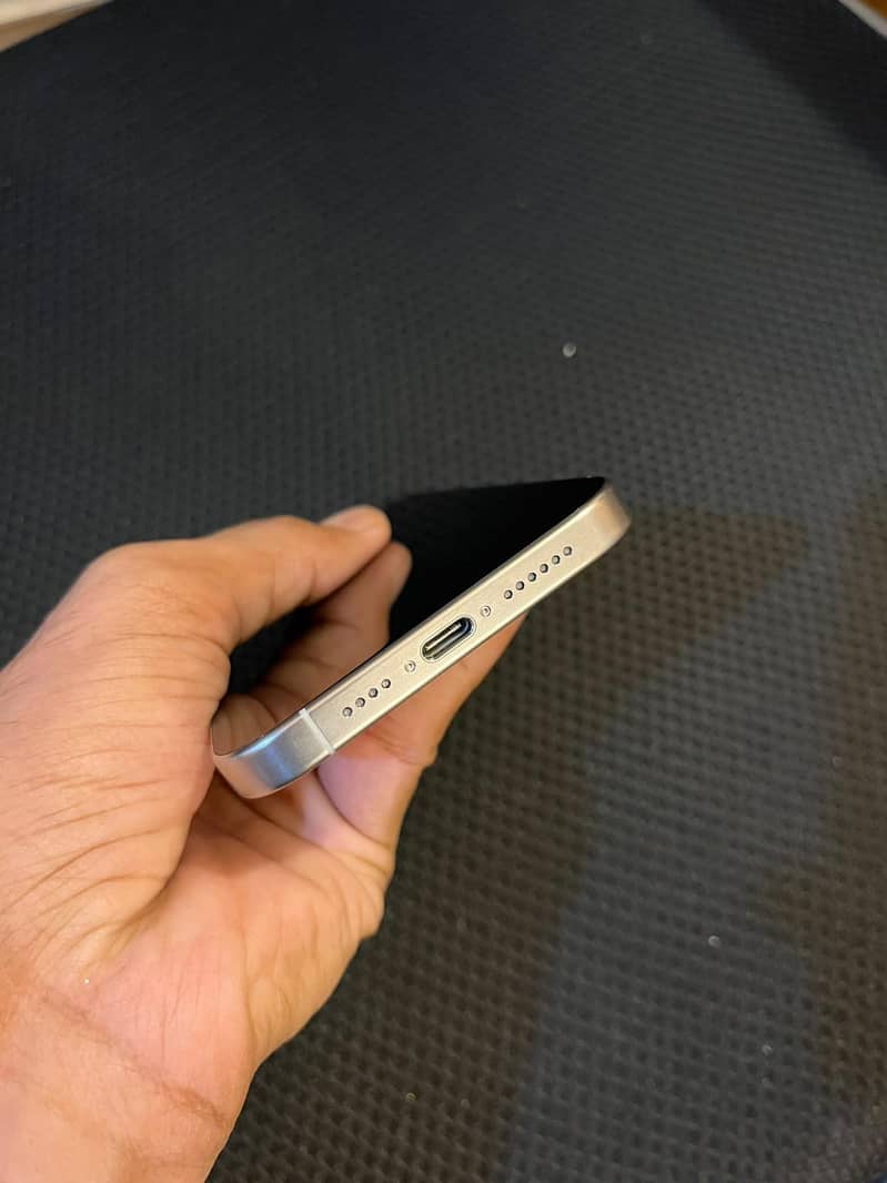 Apple iPhone 15 Pro Max 9