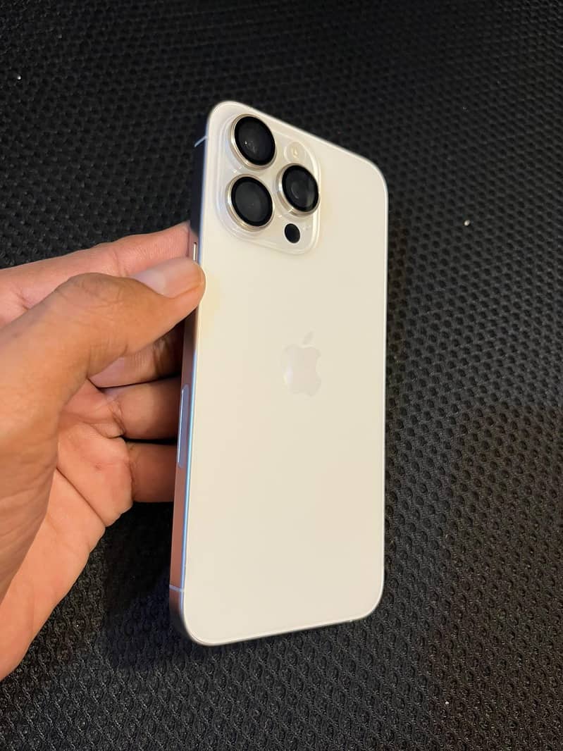 Apple iPhone 15 Pro Max 10