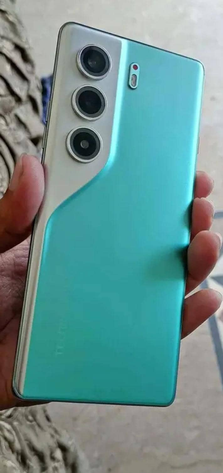 Tecno CAMON 40 Pro 0