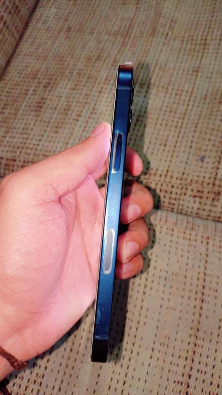 Apple iPhone 12 3