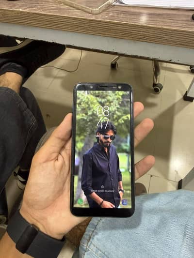 Samsung Mobile J6