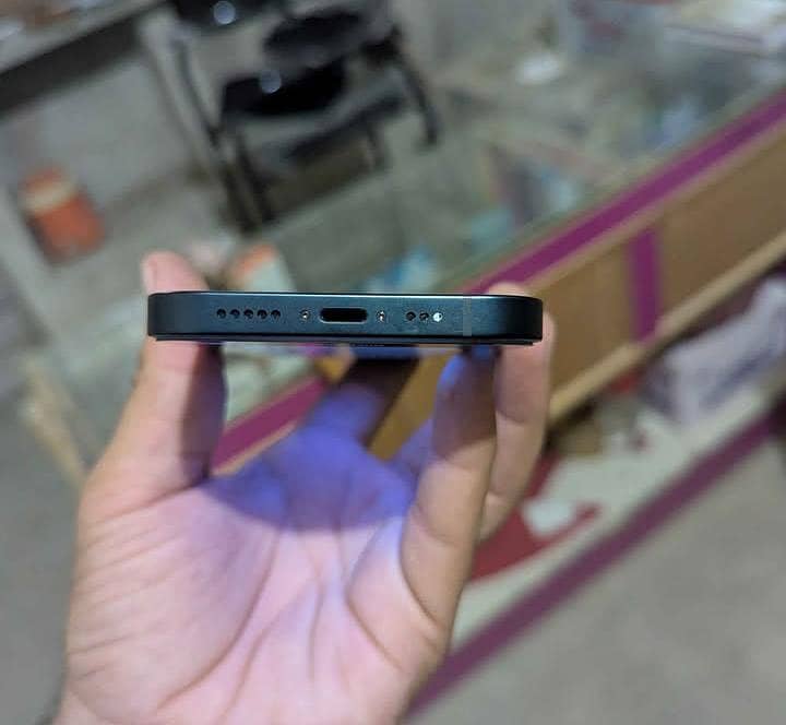 Apple iPhone 13 2