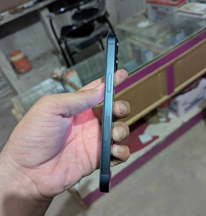 Apple iPhone 13 3