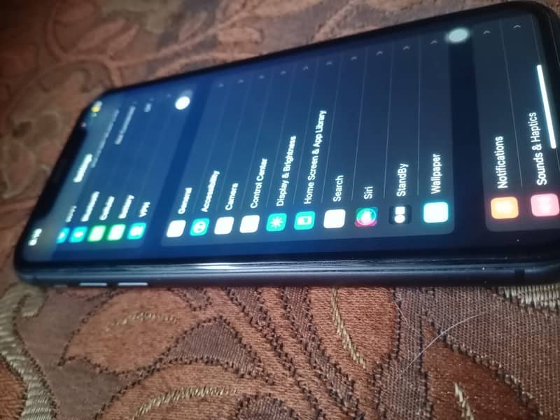 Apple iPhone 11 0