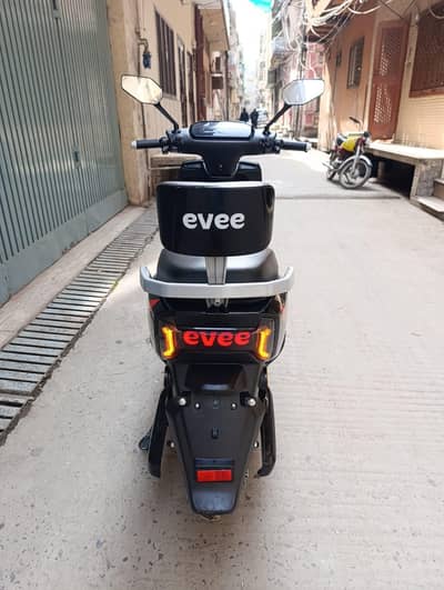 Scooty for sale self start*-0**32**88**38**57**67**