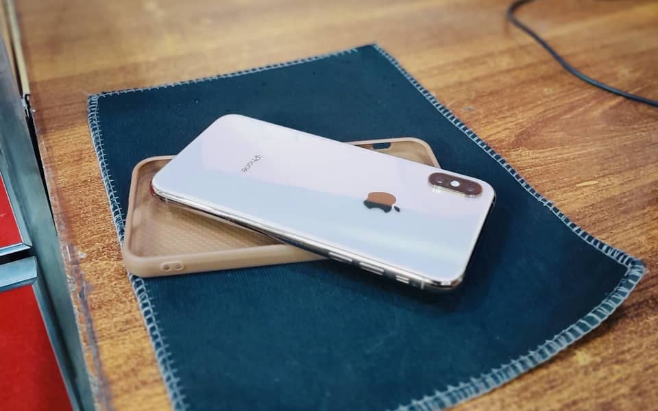 Apple iPhone XS 0