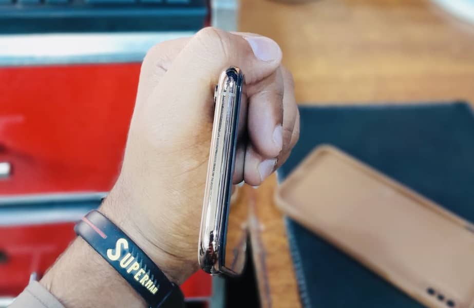 Apple iPhone XS 3