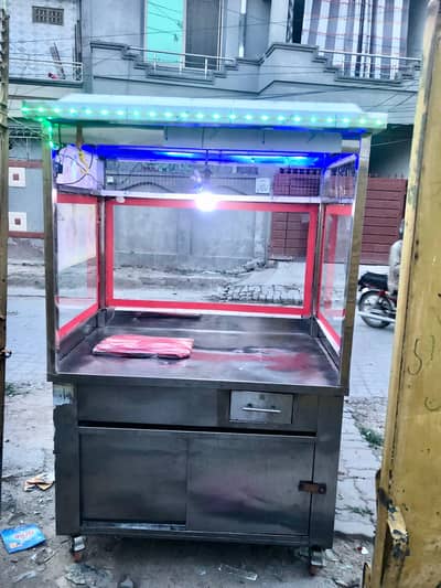 steel ka cabin hai saaf suthra neet and clean hai jis bhai ne Lena ho