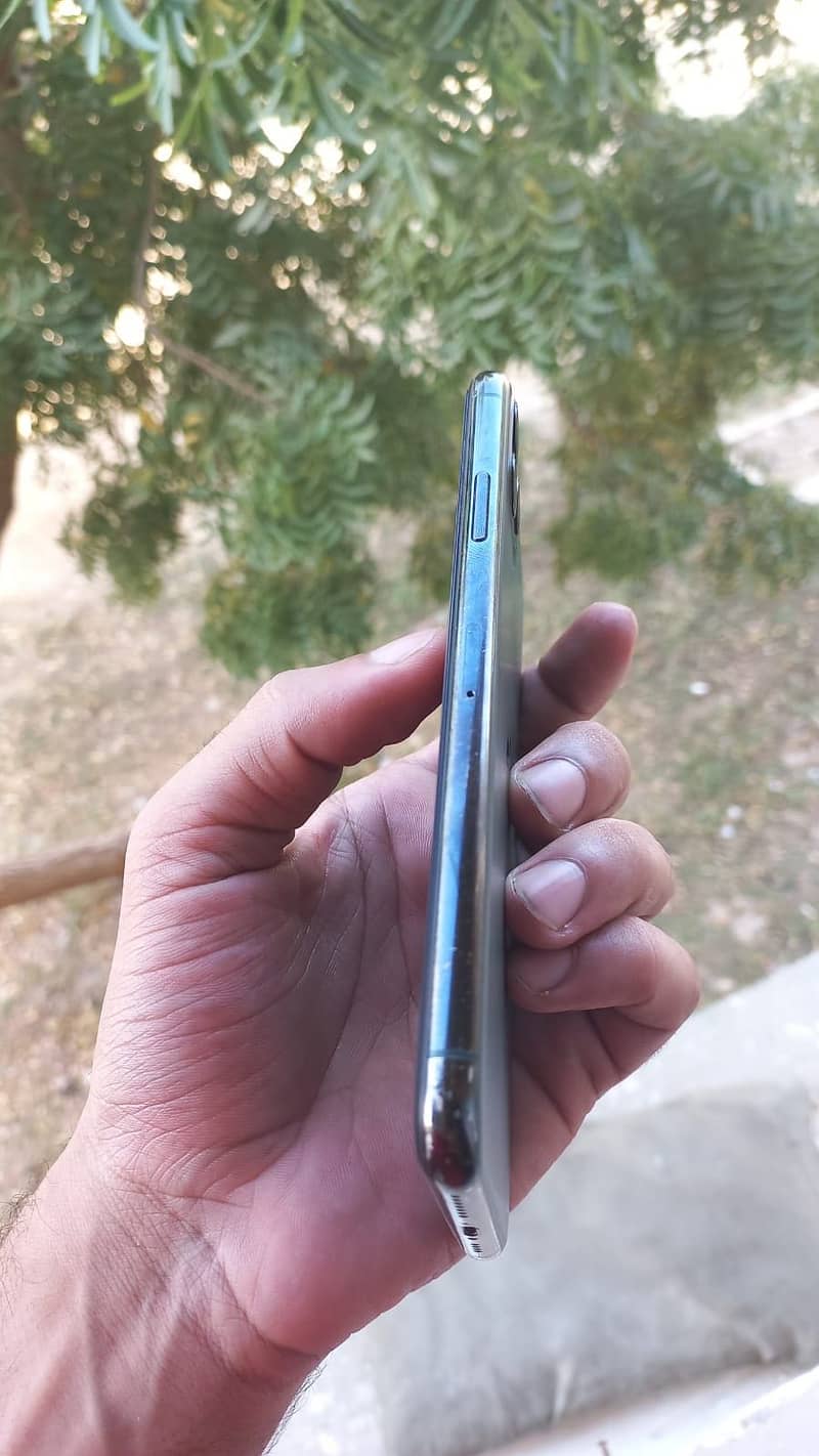 Apple iPhone 11 Pro Max 2